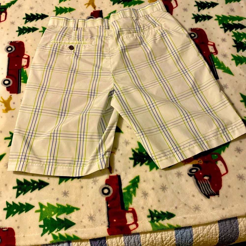 Men’s Ben Hogan performance golf shorts. Size 34 brand new, never worn. No tags.
